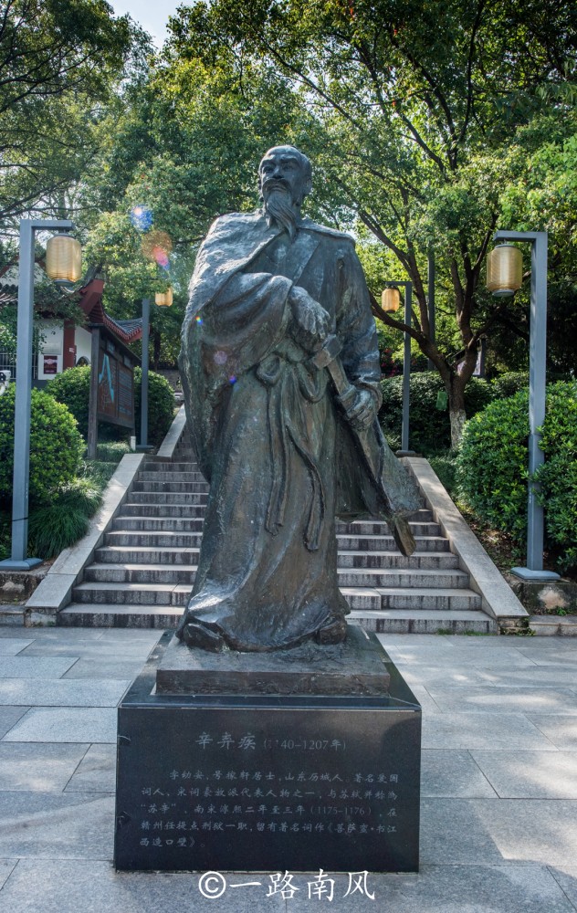 赣州古城千年郁孤台海拔仅一百多米却是制高点辛弃疾为它写下传世名作