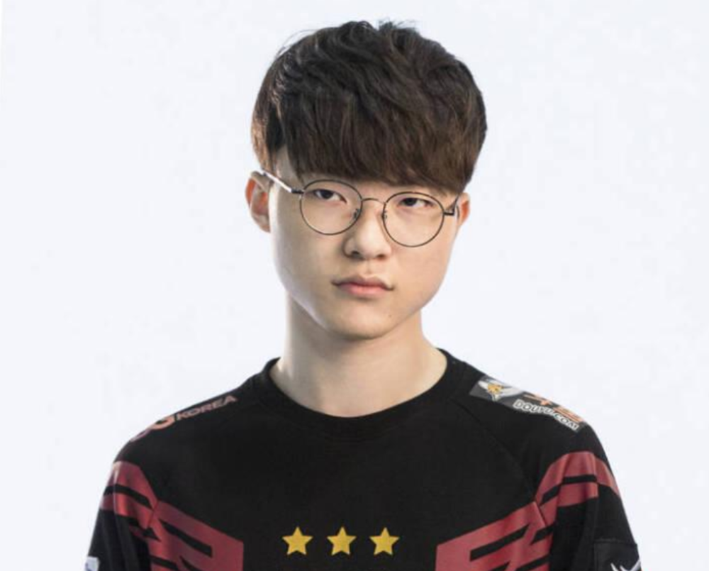 lol职业选手faker-曾经不可一世的faker现在变成了"飞蝗"-力挽狂澜于