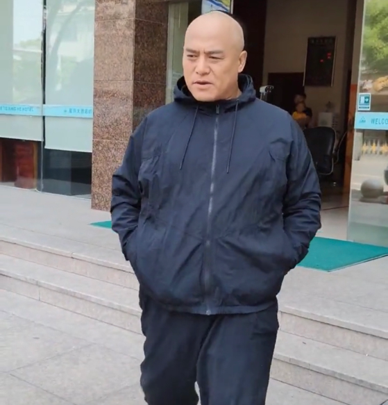 整个画面看上去极其接地气,根本就不像是一个大明星