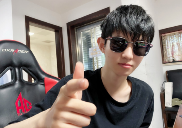 如今ag超玩会的骚操作也着实让外界看笑话,怪不得这么多年来,ag超玩会