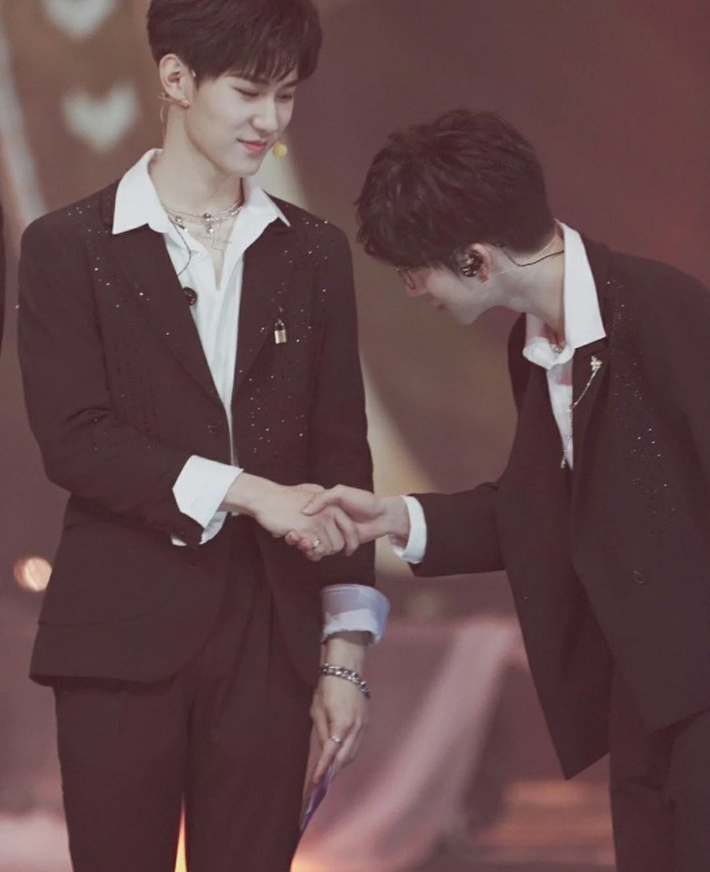 粉丝因为张真源外务的事情与公司发生矛盾这是十分不理智的做法