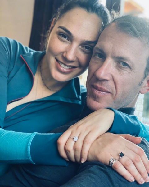 "神奇女侠"盖尔·加朵晒与老公亲密日常为其庆生 频获老公献吻_腾讯