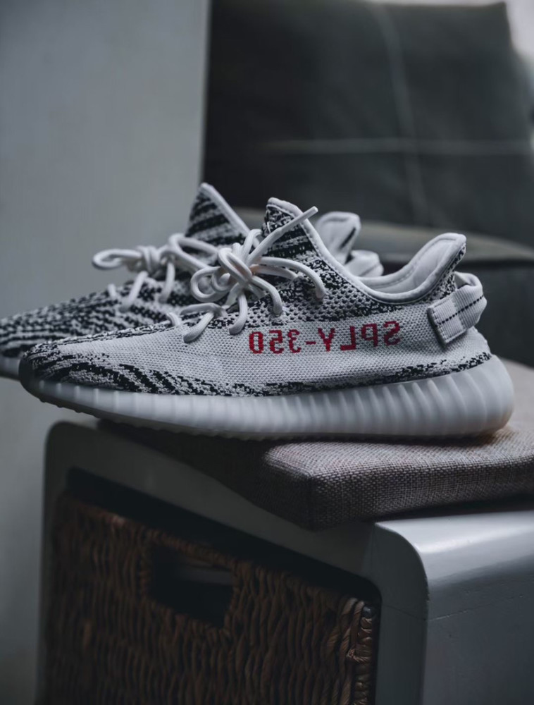 一眼定情"yeezy350白斑马"_腾讯新闻