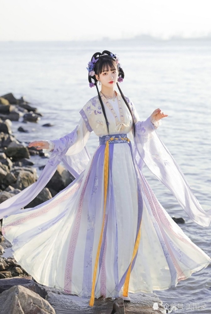 汉服美女裙摆飞扬仙气飘飘