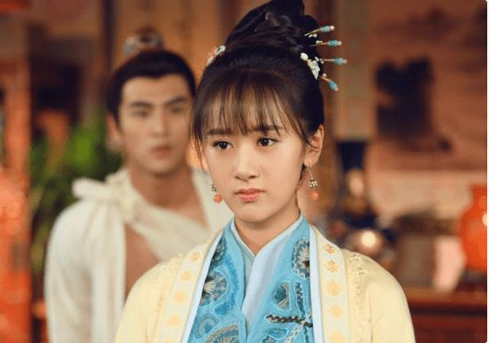 袁冰妍戴上翡翠珠宝真太惊艳了温婉端庄有气质欢瑞太有眼光了