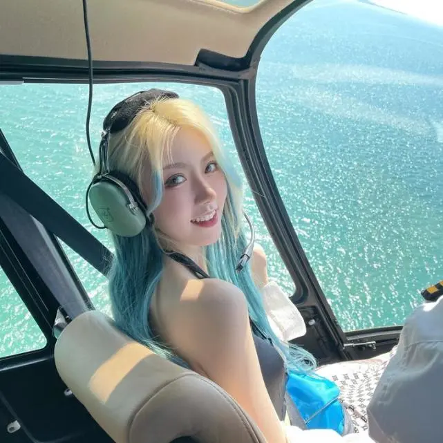 网红赵喵喵再晒纯素颜照虽然很美毫无瑕疵但和浓妆时完全像两个人