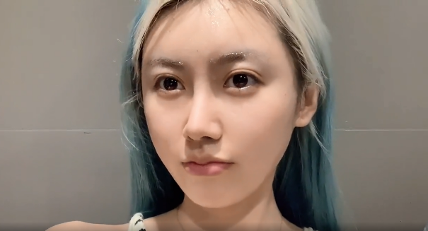 网红赵喵喵再晒纯素颜照虽然很美毫无瑕疵但和浓妆时完全像两个人