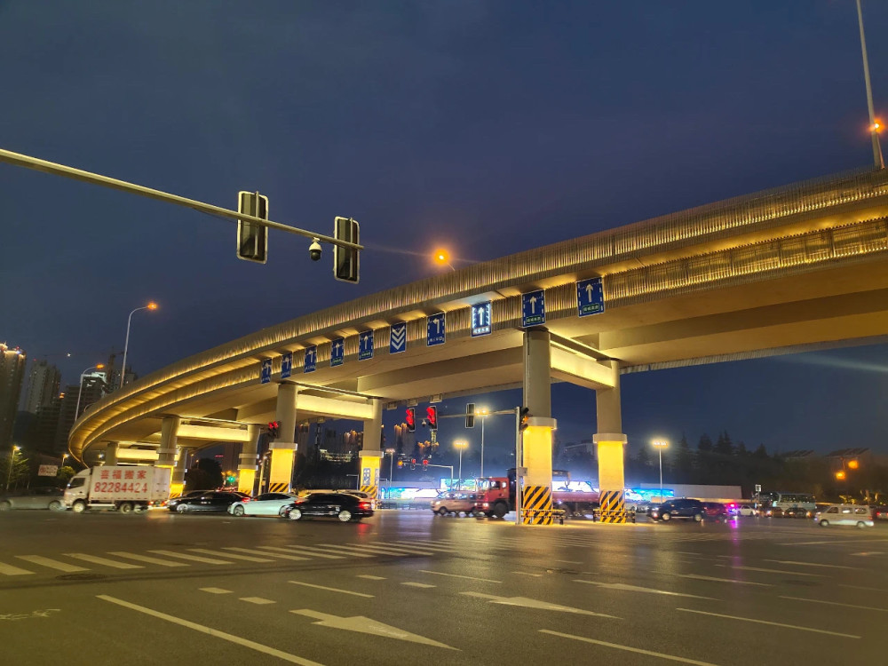 南三环曲江桥变身