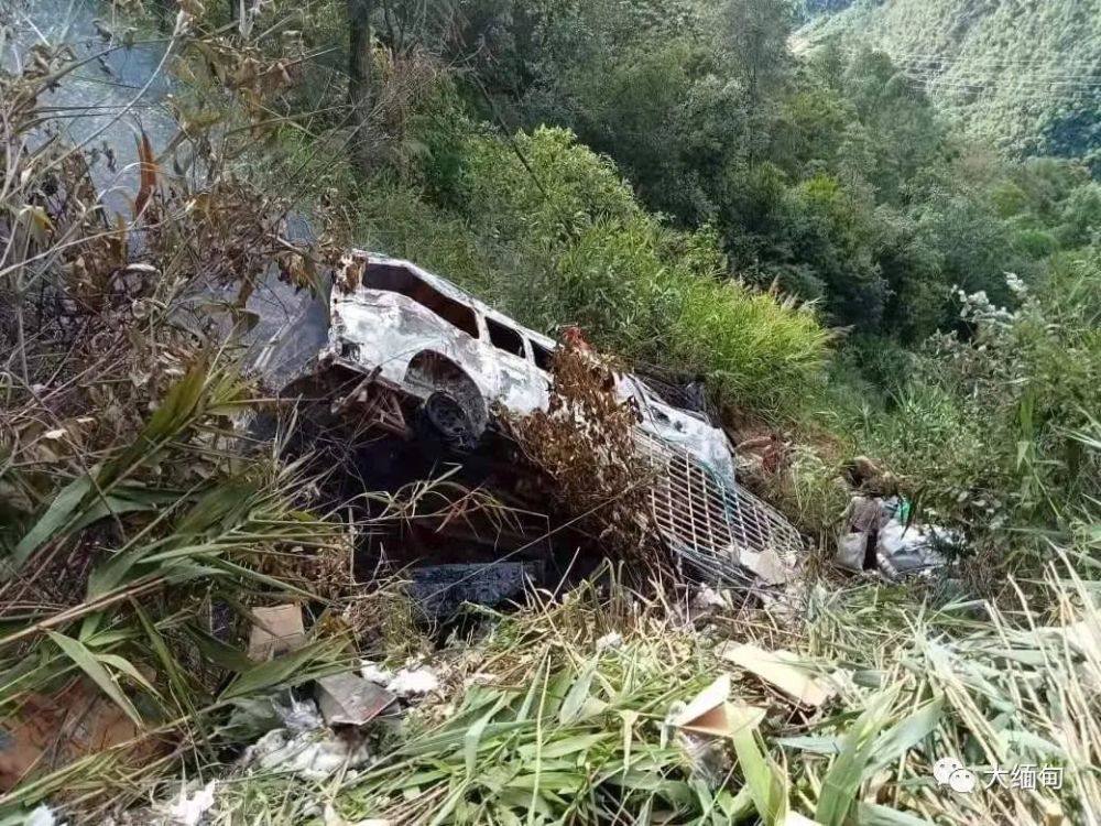 撣邦景棟一輛客車墜崖起火造成4死6傷;東枝3名青年溺水身亡,1名是21歲