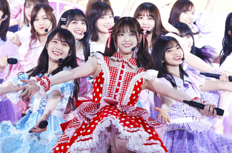 乃木坂46松村沙友理的毕业演唱会中ja会长送给乃木坂松村沙友理3.