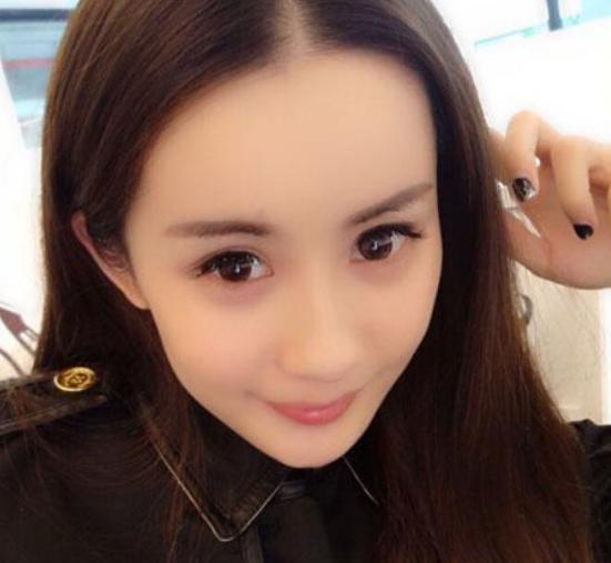 张晓恩是玲珑集团董事长的儿子,而玲珑集团当年在杭州是最知名的集团