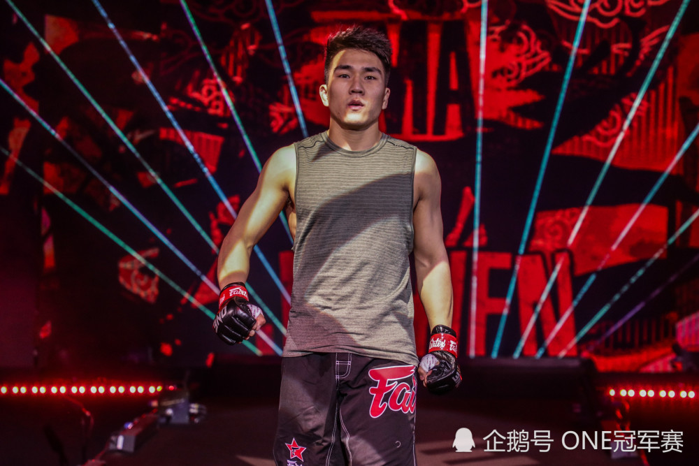 马嘉文化身解说点评上场失利回应输比赛竟是因为太浪