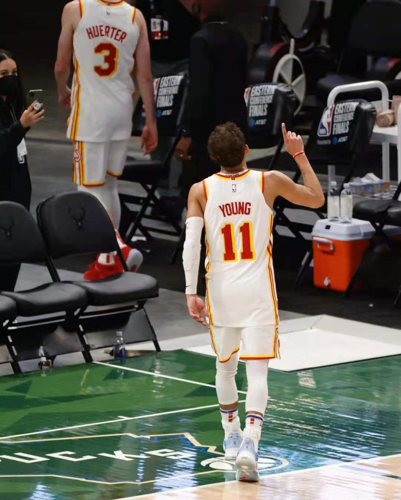 东决首战失利后,字母哥赞扬特雷杨,米德尔顿表态下场