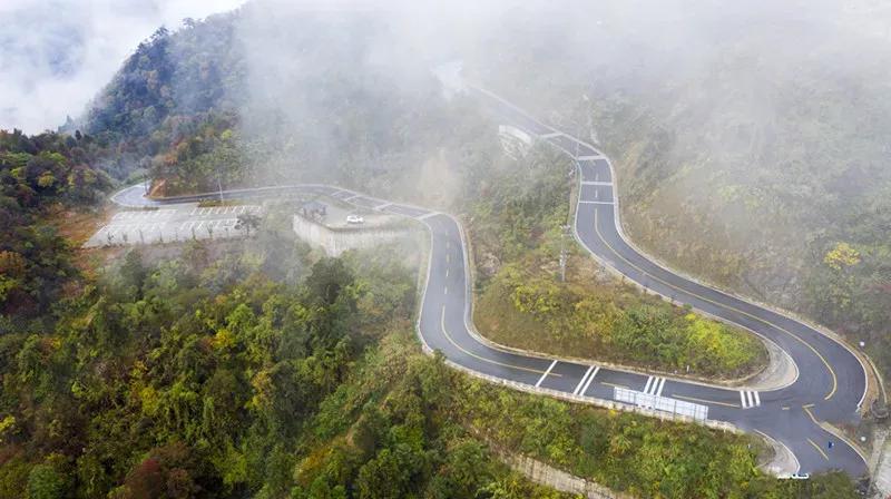 沿大别山高速光山段图片