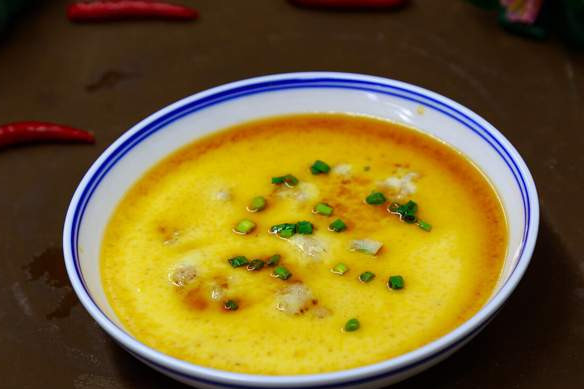 蒸鸡蛋羹为何又老又不成形大厨教你3个技巧平整嫩滑无蜂窝