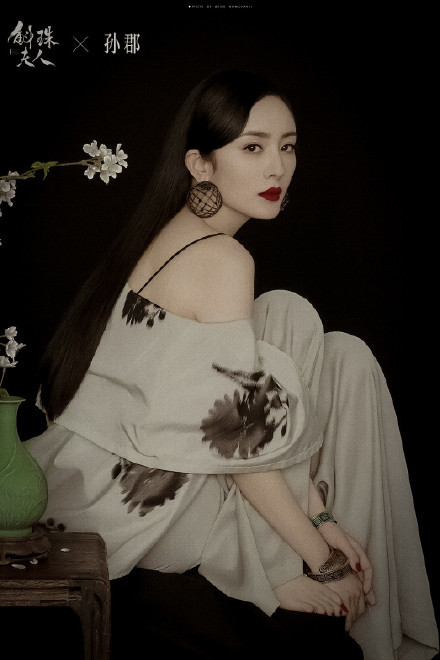 杨幂绝美新造型,时尚先生封面官宣,美貌气质并存