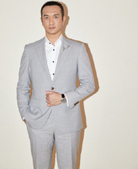 黄觉晒女儿画的腿部涂鸦网友狂赞艺术家天赋