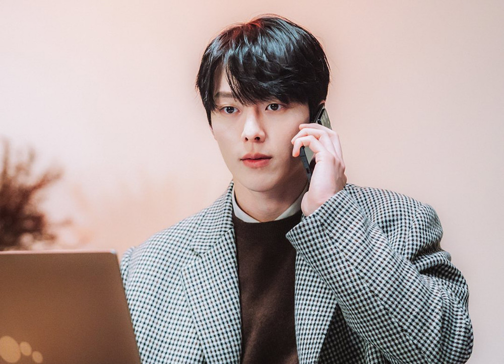 张基龙与惠利首次上演"法式深吻",网友:这简直就是要吃掉惠利