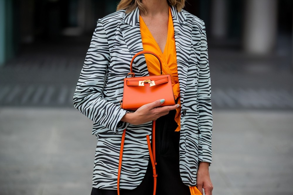 还不知道花色如何穿搭?7套搭配任你挑选,轻松穿出女人味