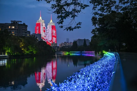 仙气十足上海苏州河这段6公里岸线新添雾森夜景吃好晚饭去兜兜