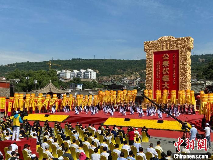 甘肃天水用伏羲文化共筑家园:洒下民族团结"金种子"