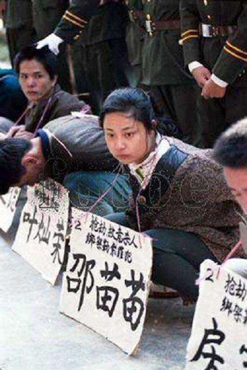她长相平庸,却俘获7位富豪,连散打武术冠军都成了她的杀人工具