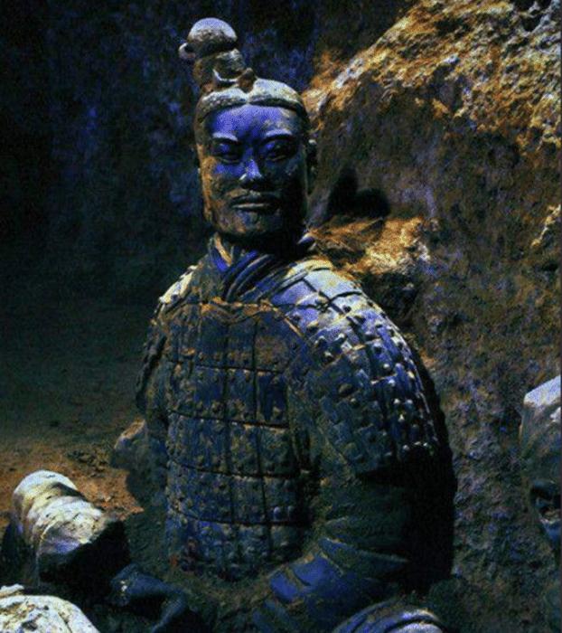 所以在打造兵马俑的时候,秦始皇就派了李斯这个办事牢靠的大臣来完成