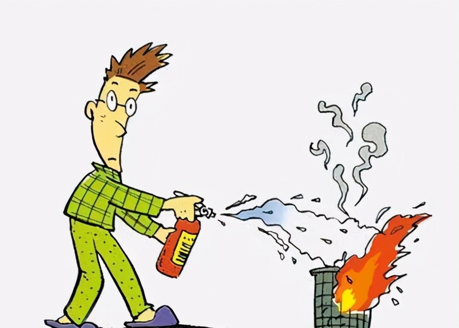 杭州一高层阳台着火,女子楼下悠闲围观,结果烧的是自己家