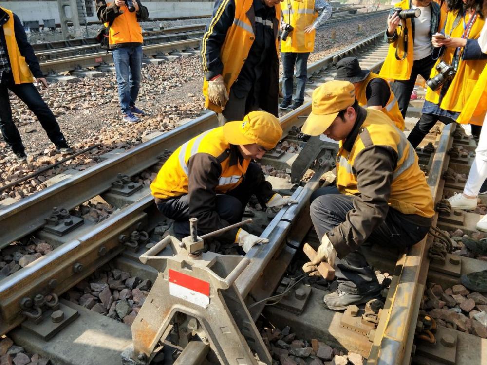 为何排雷也要修建本格拉铁路