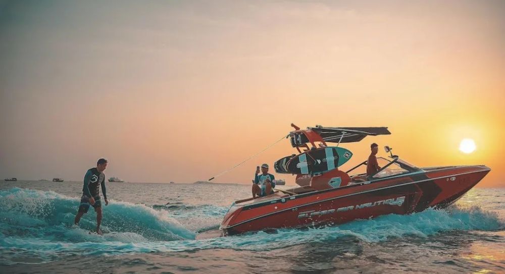 浪里个浪丨夏天来了,会玩的都在海南冲浪_腾讯新闻