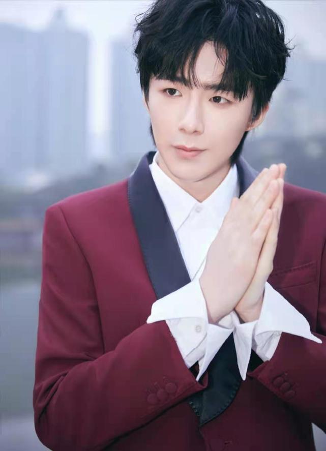 "唱而优则演"的他也加入了演员行列,参演过《终极笔记》,《长歌行》等