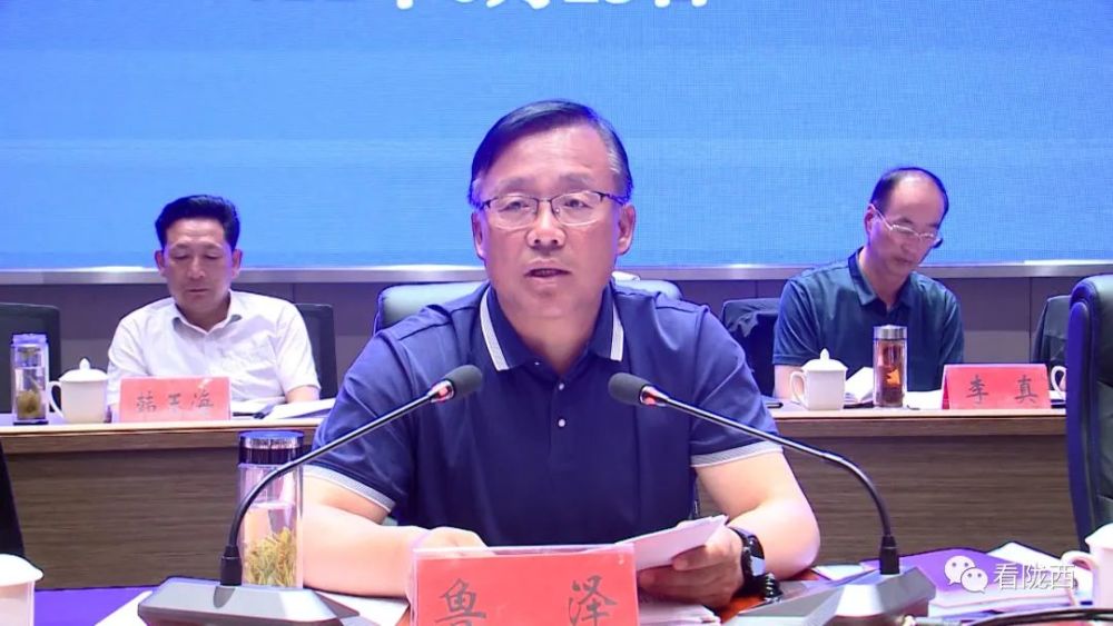 县领导杜万忠,李珍,包俊林,包翠霞,孙建光等出席会议或参加观摩活动.