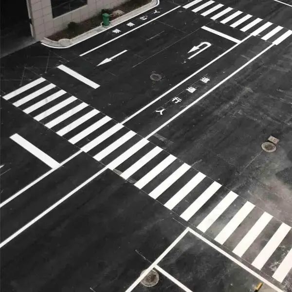 关注交通标线施划工作 提升完善城市道路通行能力