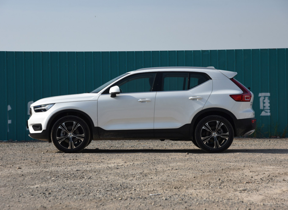 沃尔沃xc40更新上市入门三缸机2648万起飘了