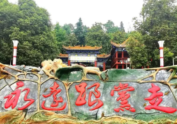 紧要关头集结威信县,先后在该县的水田寨花房子,大河滩庄子上,扎西镇