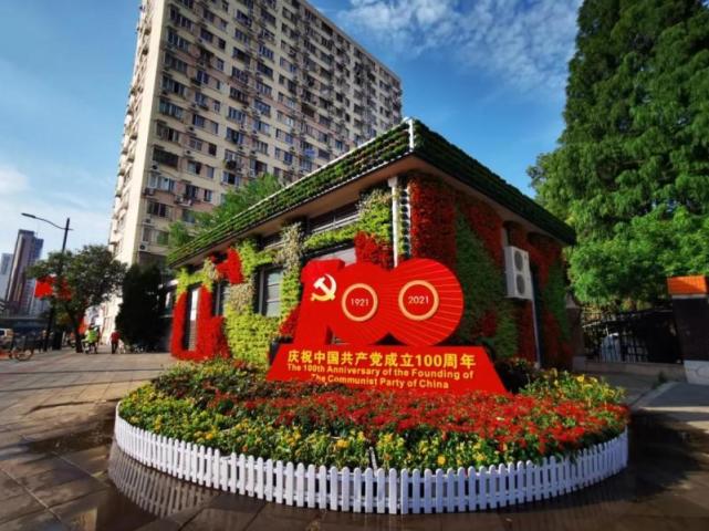 "七一"将至,上海绿化灯光景观纷纷换上"庆生装"