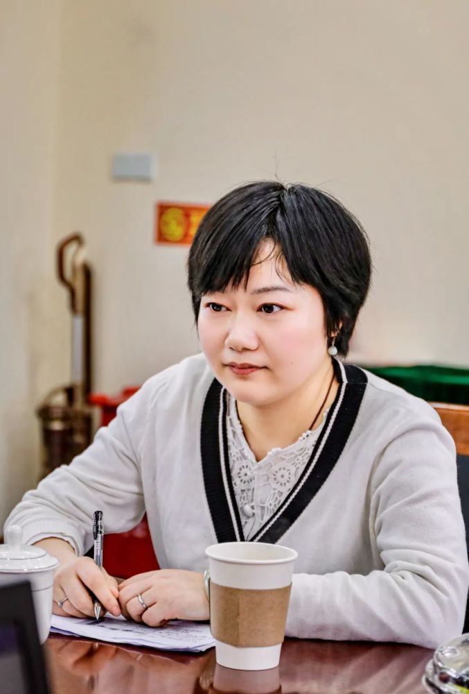 个人简介:曹敏,中共党员,2006年参加工作,现为奉贤区教育学院历史教研