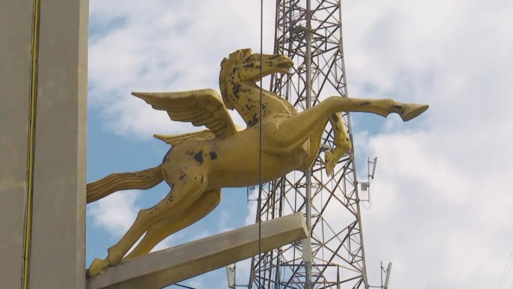 完成砂浆抹面的修缮维护"飞马" 雕塑对地标性建筑昌吉市启动了6月23日
