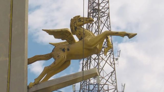 完成砂浆抹面的修缮维护"飞马" 雕塑对地标性建筑昌吉市启动了6月23日
