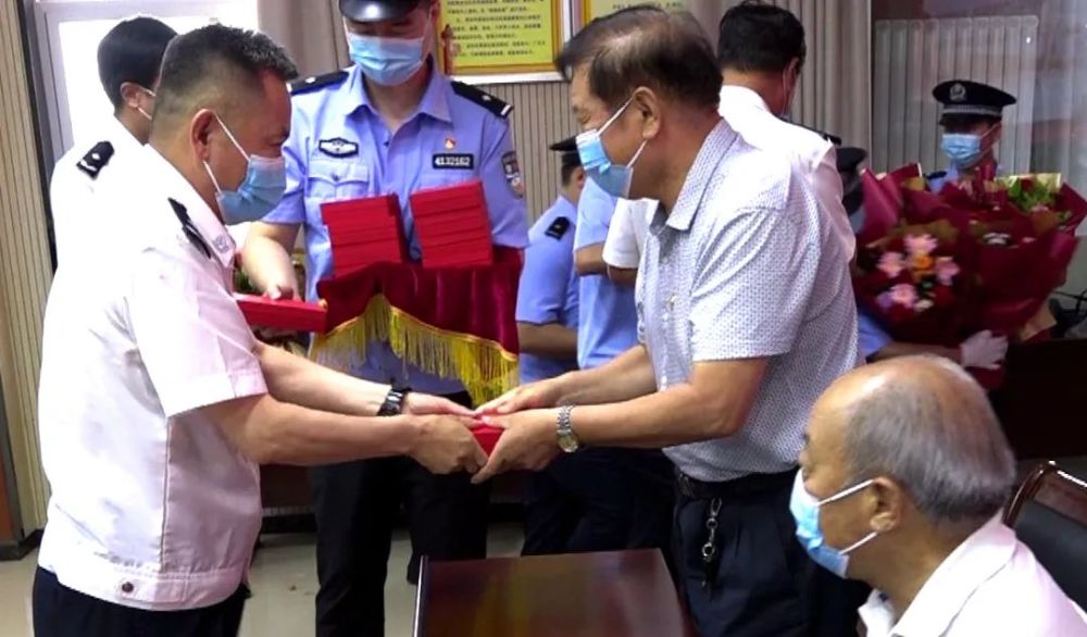 河南省许昌监狱隆重举行光荣在党50年纪念章颁发仪式