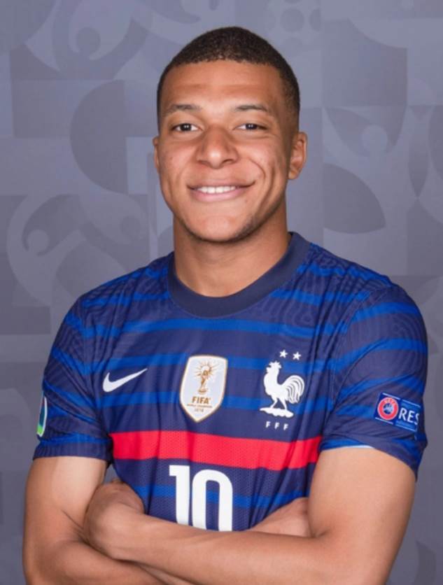 曼联遭皇马铁卫拒绝皇马引援姆巴佩依旧留有悬念