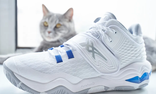 亚瑟士invade nova篮球鞋实战测评:优缺点对比分析!_腾讯新闻