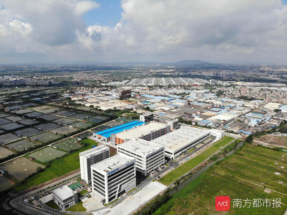 2020年12月24日,盈峰环境顺德产业园全面投产暨智能环卫机器人下线