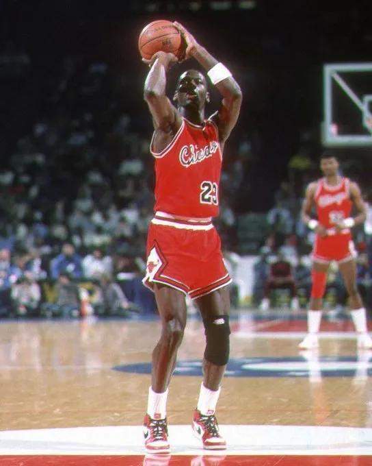 美媒列出了乔丹每个赛季的荣誉和成就告诉世人什么是历史最佳
