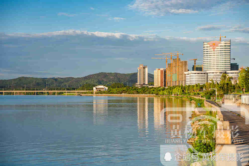 江西常住人口为90.5436万的县城，发展迅猛有实力，夏季天蓝景美