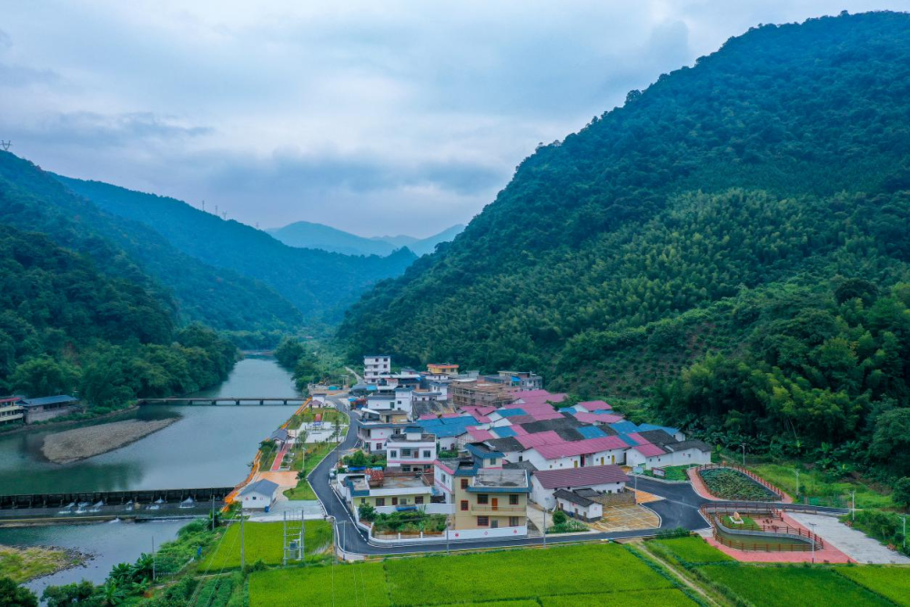 始兴深渡水深挖山区优势打造特色小镇