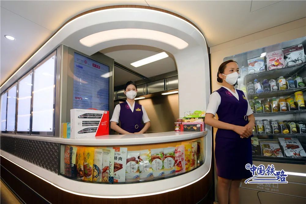 cr400af餐吧区列车还增设"静音车厢"功能,广播音量可降为普通车厢的30