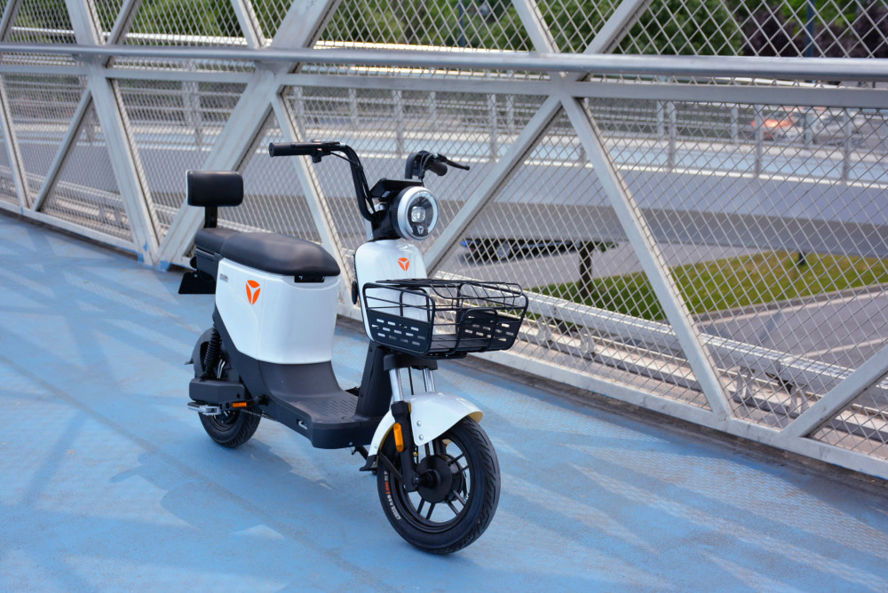 雅迪欧逸电动车上路实测钥匙一键启动能不能跑60公里