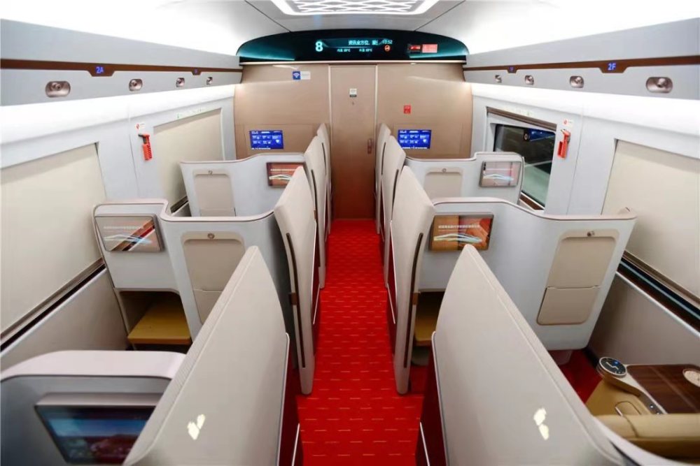 门,无障碍卫生间,轮椅放置区等,并在多个服务设施设置25种盲文标识