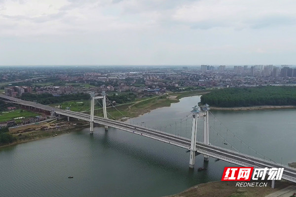 益阳新地标青龙洲大桥今天正式建成通车